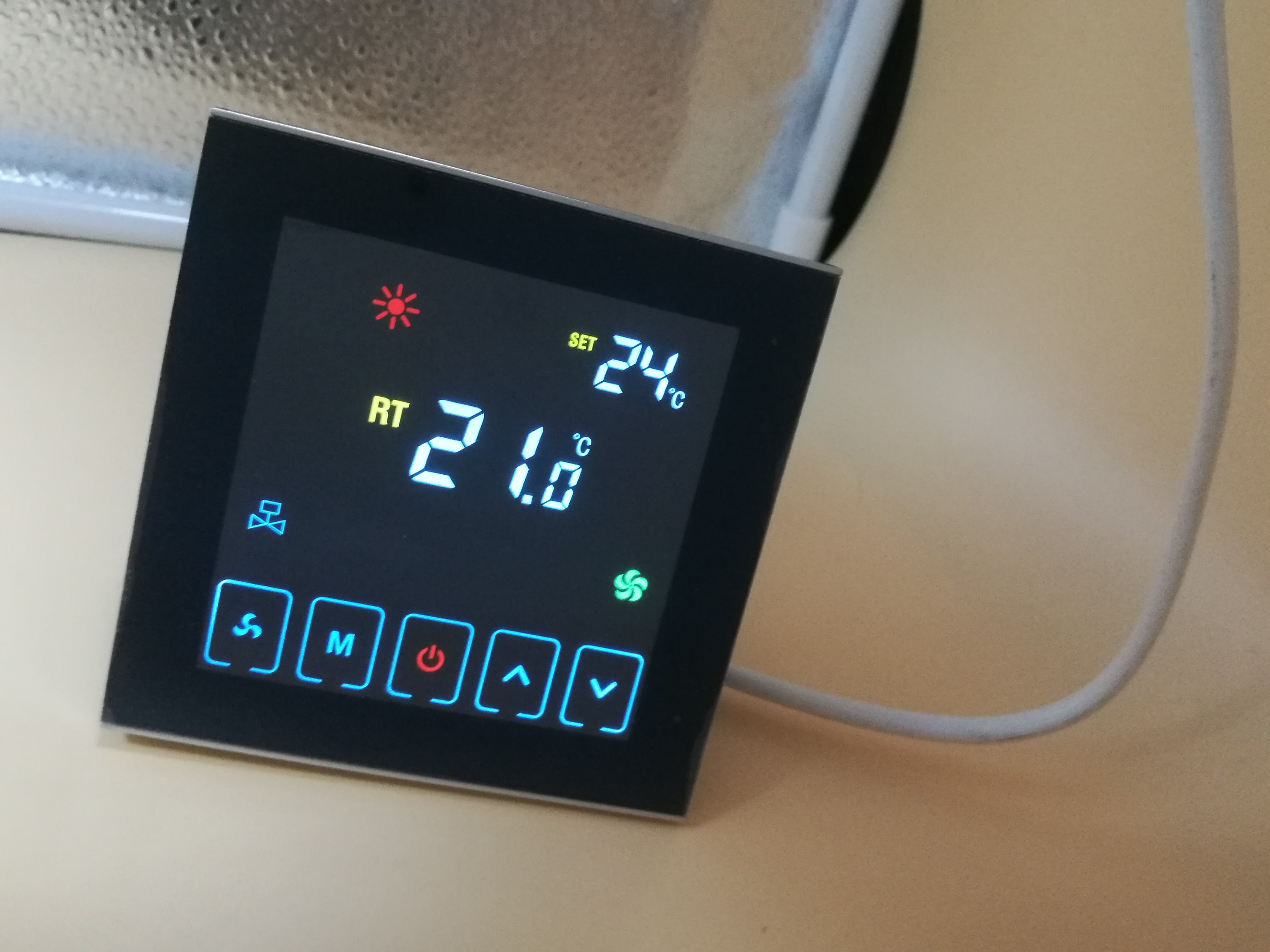 China High Accuracy Digital Room Thermostat With Colorful Display For Central Air Conditioning wholesale