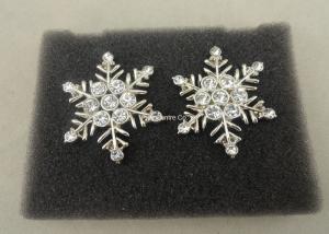 China Customized Zinc Alloy Die Casting Snow Flower Brooch Pin , Clear Stone Metal Badges on sale