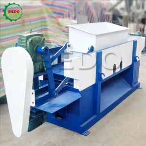 China Carbon Steel Pine Wood Shavings Machine 380V Speed 3000r/Min on sale