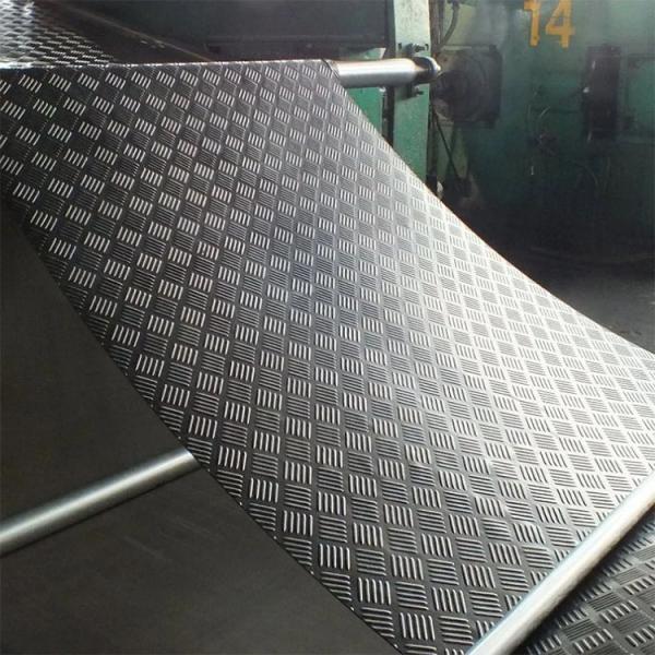 Premium Anti Slip Checker Plate Design With Additional Tear Strength Stall Mattress Rubber Mat Roll
