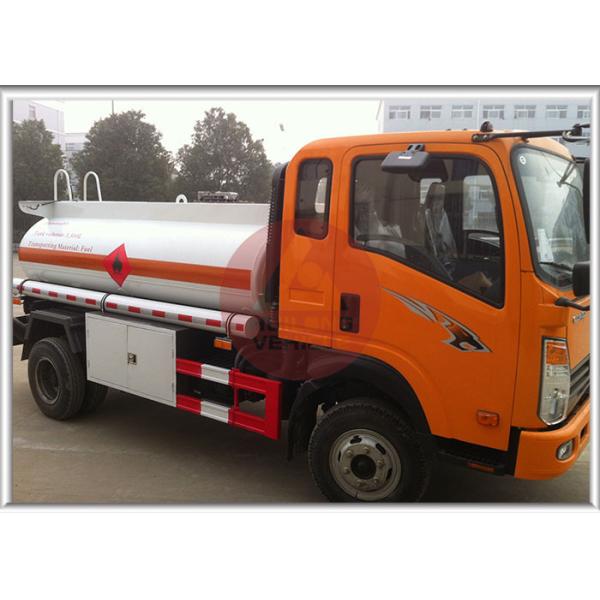 3CBM Portable Oil Tanker Lorry , Self - Priming Pump Diesel Fuel Truck Separated Storage