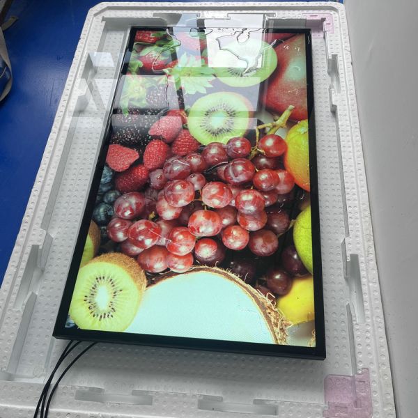 55 Inch Outdoor Digital Signage with 4K Ultra HD 3000 Nits Brightness and 50000H Lifespan LCD Advertising Machine