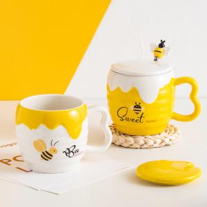 China Cartoon Bee Ceramic Coffee Mug With Lid Pottery Office Breakfast Cup Porcelain Latte Cups wholesale