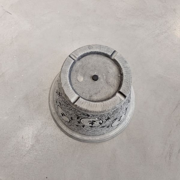 Lightweight Indoor Outdoor Plastic Plant Pots With Drainage Holes