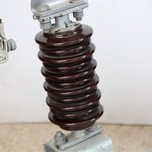 Safety Vertical Break Disconnect Switch 11KV 630A Porcelain Material Type