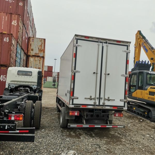 18t Refrigerated Straight Truck 80R22.5 Small Refrigerated Truck