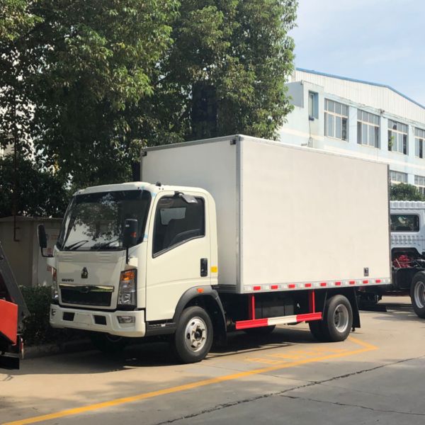 10 Tons Deep Freezer Truck FRP 160hp Howo Refrigerated Van Truck