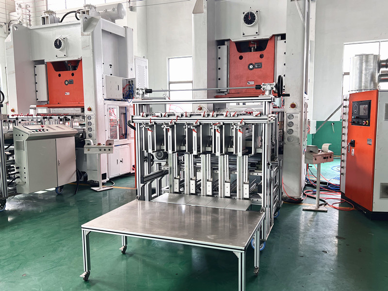 12000pcs/H 26KW Aluminium Container Making Machine Silver Foil Container Machine