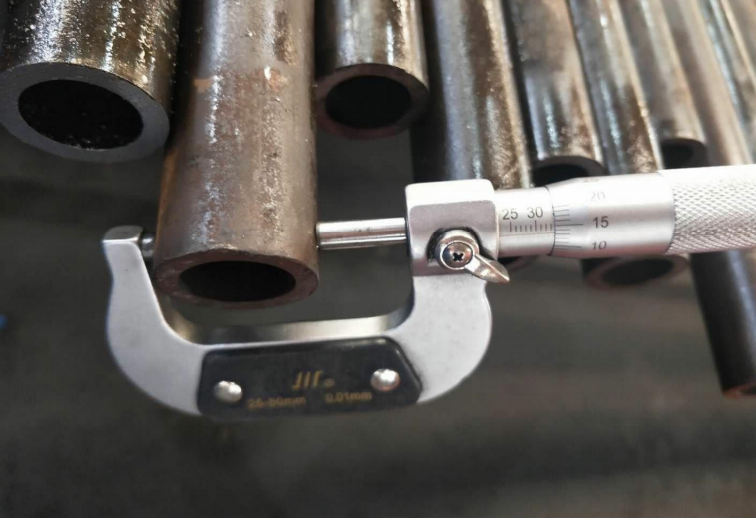 Hot Rolled ASTM A335 P22 Alloy Steel Seamless Tubes