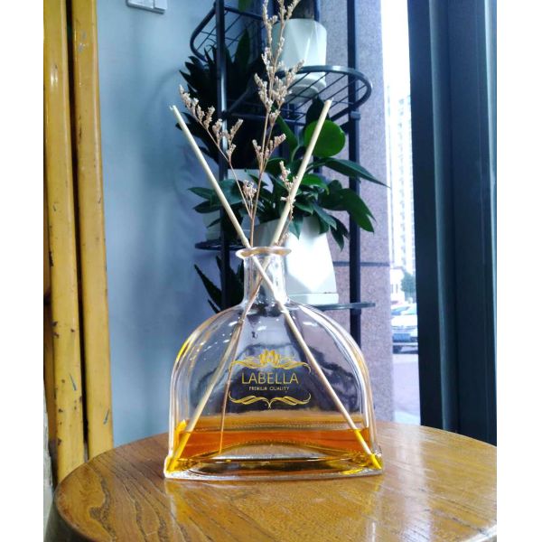 50ml 100ml Perfume Glass Bottle And Luxury Acrylic Atomizer Top for Durable Packaging