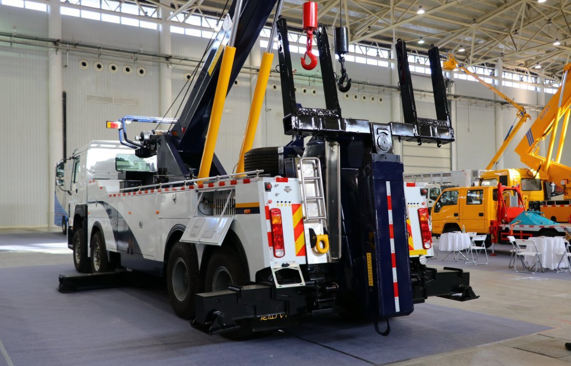 SINOTRUK HOWO-7 Wrecker Truck 8X4 380HP Wrecker Tow Truck For roadside emergency