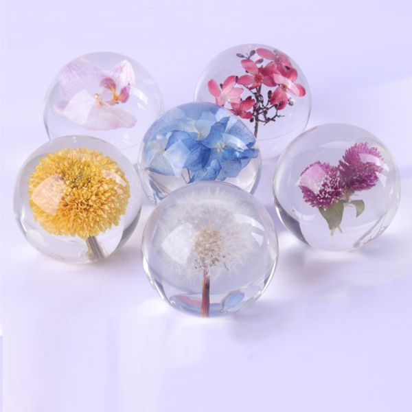 Artificial Transparent Paperweight , Clear Epoxy Resin Ball With Real Dry Flower Inside