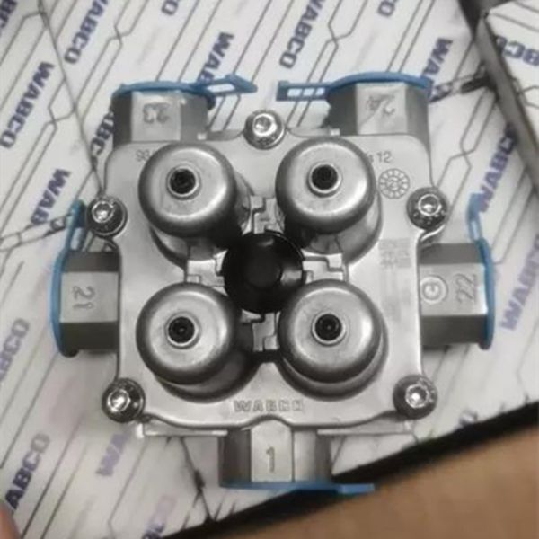 Wholesale OEM Original Quality SINOTRUK HOWO Spare Parts WG9000360523 Four Circuit Protection Valve