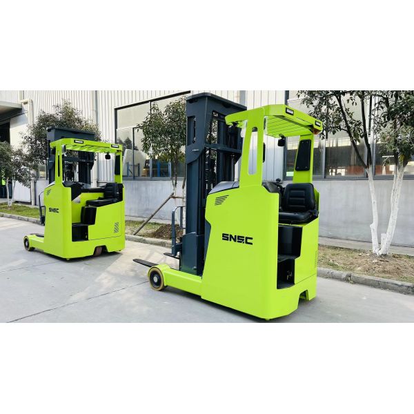1.6 Ton 2 Ton Reach Truck Electric SNSC Forklift With Pneumatic Standard Tire