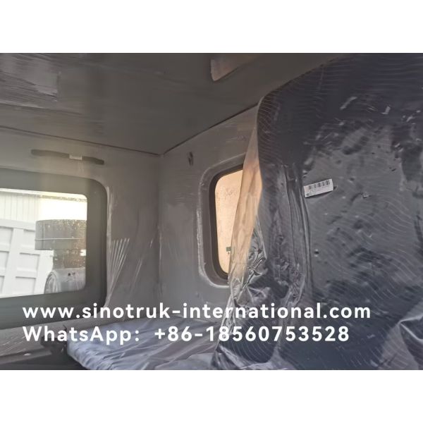 SINOTRUK Heavy Duty Tipper Dump Truck LHD With Unilateral High Strength Skeleton Cab Yellow