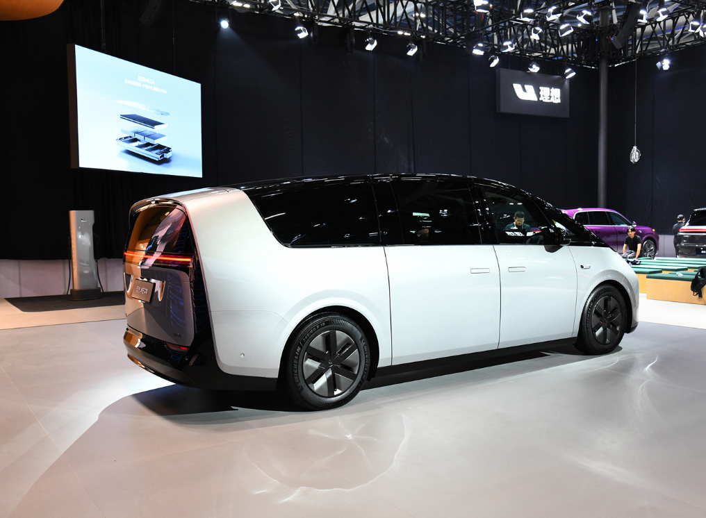 7 Seats Battery Electric Vehicle Li Mega Max Lixiang Li 2024 Cars for Business Luxury