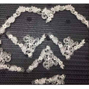 Embroidered Beaded Lace Laser Cutting Machine Automatically Feeding Cutting