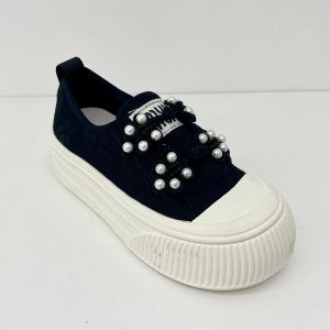 China Women Canvas Walking Shoes Pearls On Ladies Canvas Trainers wholesale