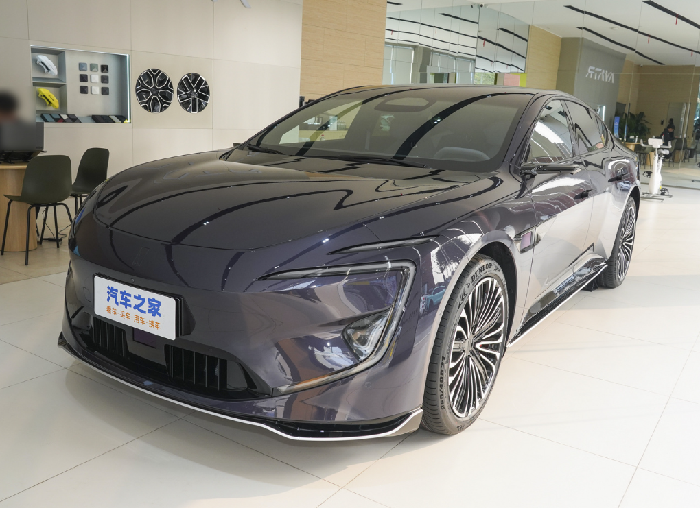 Changan Huaweis Avatr 12 2024 Electric Car 's Large Sedan with 700KM Range and 5 Seats