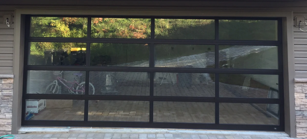 Single Clear Tempered Glass Garage Door Contemporary Design with Rust-proof Aluminum Frame