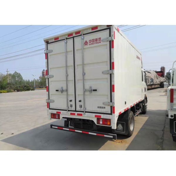 Diesel Cargo Light Duty Commercial Trucks , Light Duty Box Trucks 20 Cbm