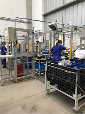 Horizontal Servo Hot Plate Welding Machine with 12-25 KVA Power and 55S/1PCS Production Beat for Precision Plastic Welding