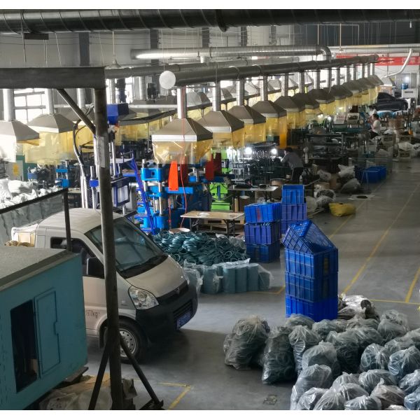 Original Sinotruk VG1246010023/VG1246010022 Engine Right Front Left Front Brackets