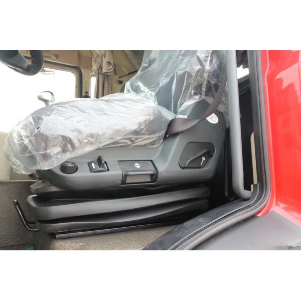 Long Distance Heavy Transport Truck , Sinotruk Howo T5G Commercial Truck Trailer