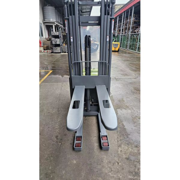 Electric Apilador Stacker 1500kg 2000kg Rider Stacker Forklift with Customer Demanded