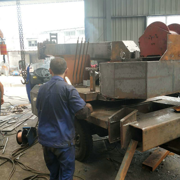 Tricycle Hydraulic Truck Mounted Crane , 3- 5 Ton Lifting Mobile Truck Crane