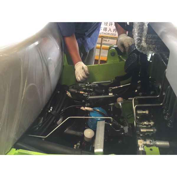 1.6 Ton 2 Ton Reach Truck Electric SNSC Forklift With Pneumatic Standard Tire