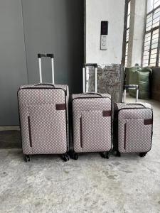 China Multipurpose PU Luggage Bag Wear Resistant Waterproof With Wheels wholesale