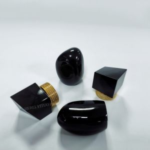China Special Shaped Black Plastic Perfume Bottle Cap 15mm Caliber on sale