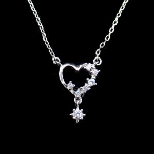 China Fashionable Heart Shaped Necklace , 925 Sterling Silver Pearl Necklace wholesale